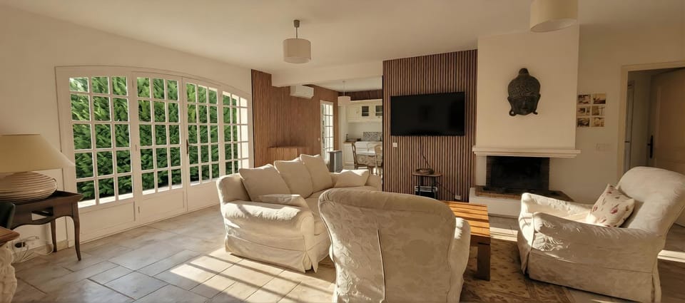 TV and multimedia, Living room, Seating area