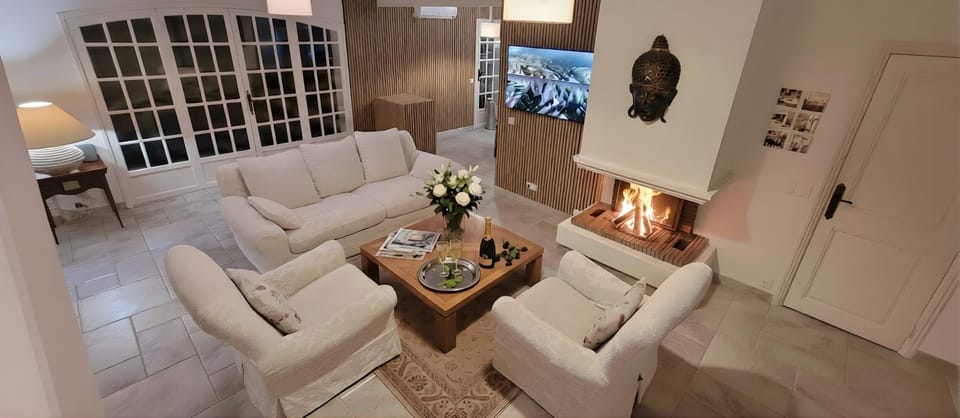TV and multimedia, Living room, Seating area