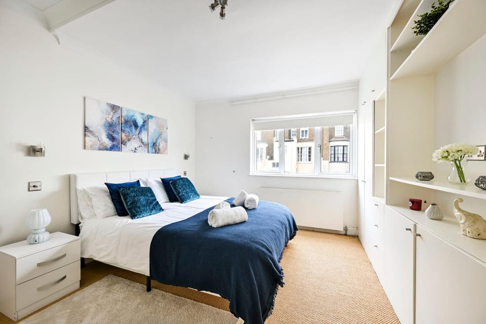 Bed, Living room, Photo of the whole room, Bedroom