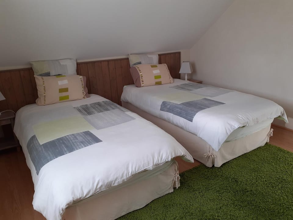 Bedroom, air conditioner, air conditioner