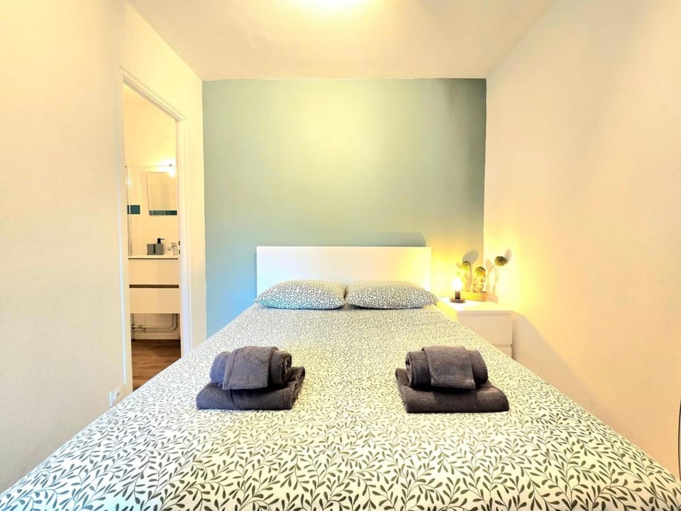 historic center, train station, parking lot Apartment in Vannes
