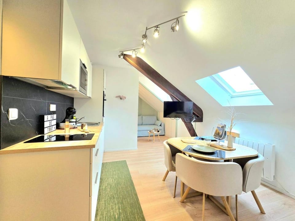historic center, train station, parking lot Apartment in Vannes