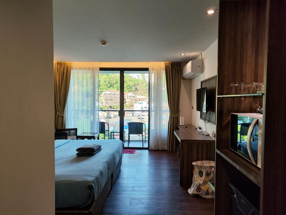 Photo of the whole room, Bedroom