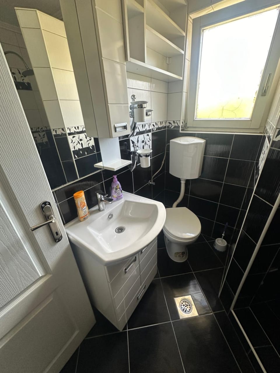 Shower, Toilet, Bathroom, towels