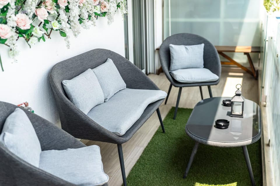 Balcony/Terrace, furniture