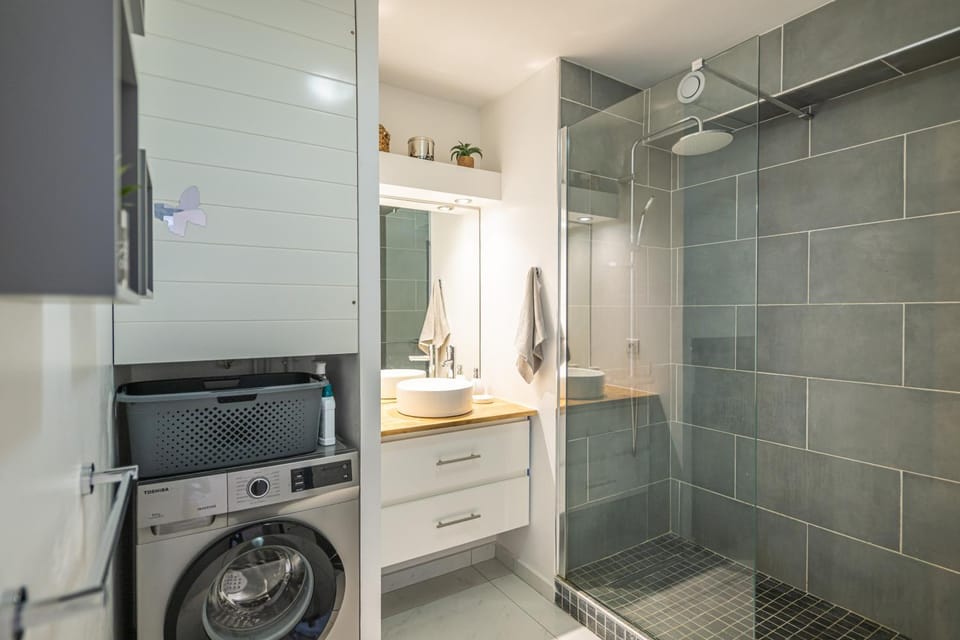 Shower, Bathroom, washing machine