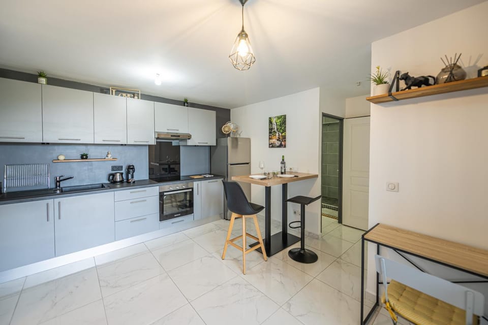 Dining area, oven, stove