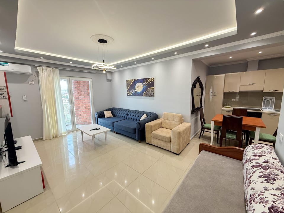 TV and multimedia, Kitchen or kitchenette, Living room, Seating area, Dining area