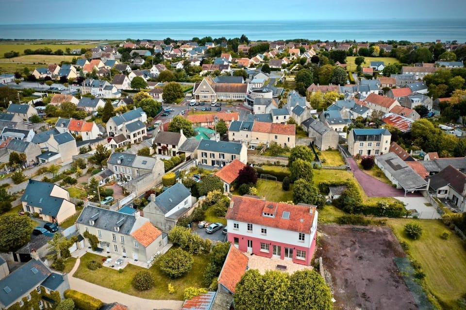 Bird's eye view, Sea view, Location