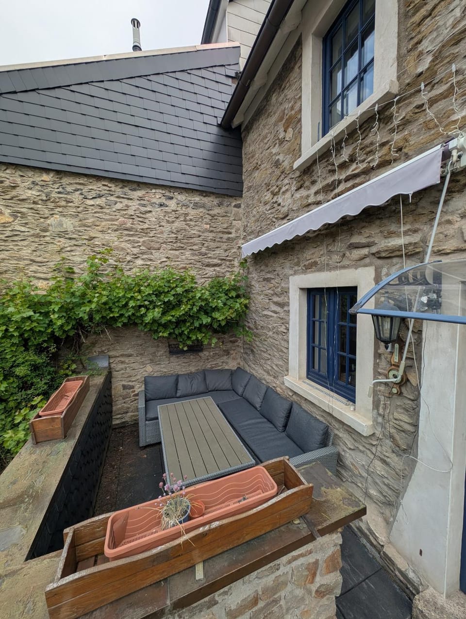 Property building, Patio, Balcony/Terrace, Garden view