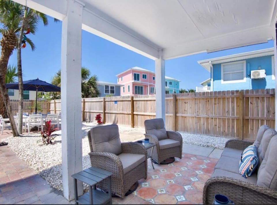 Patio, Balcony/Terrace, Seating area, Dining area