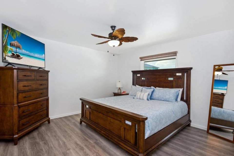 Bedroom, air conditioner