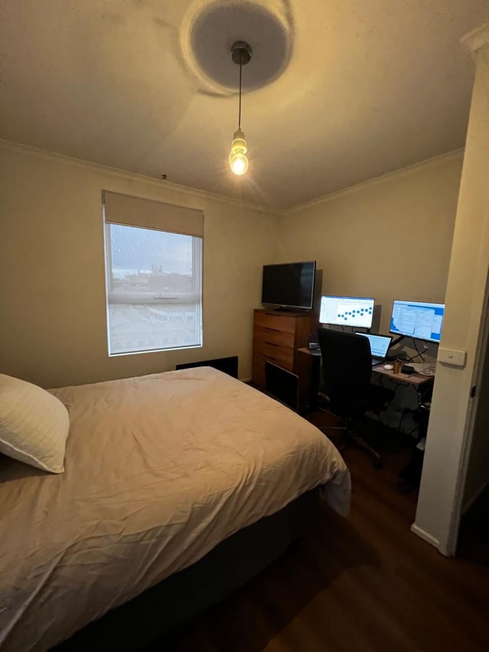 Bed, TV and multimedia, Photo of the whole room, Bedroom
