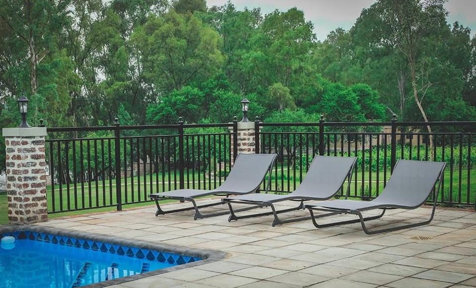 Pool view, Swimming pool, sunbed