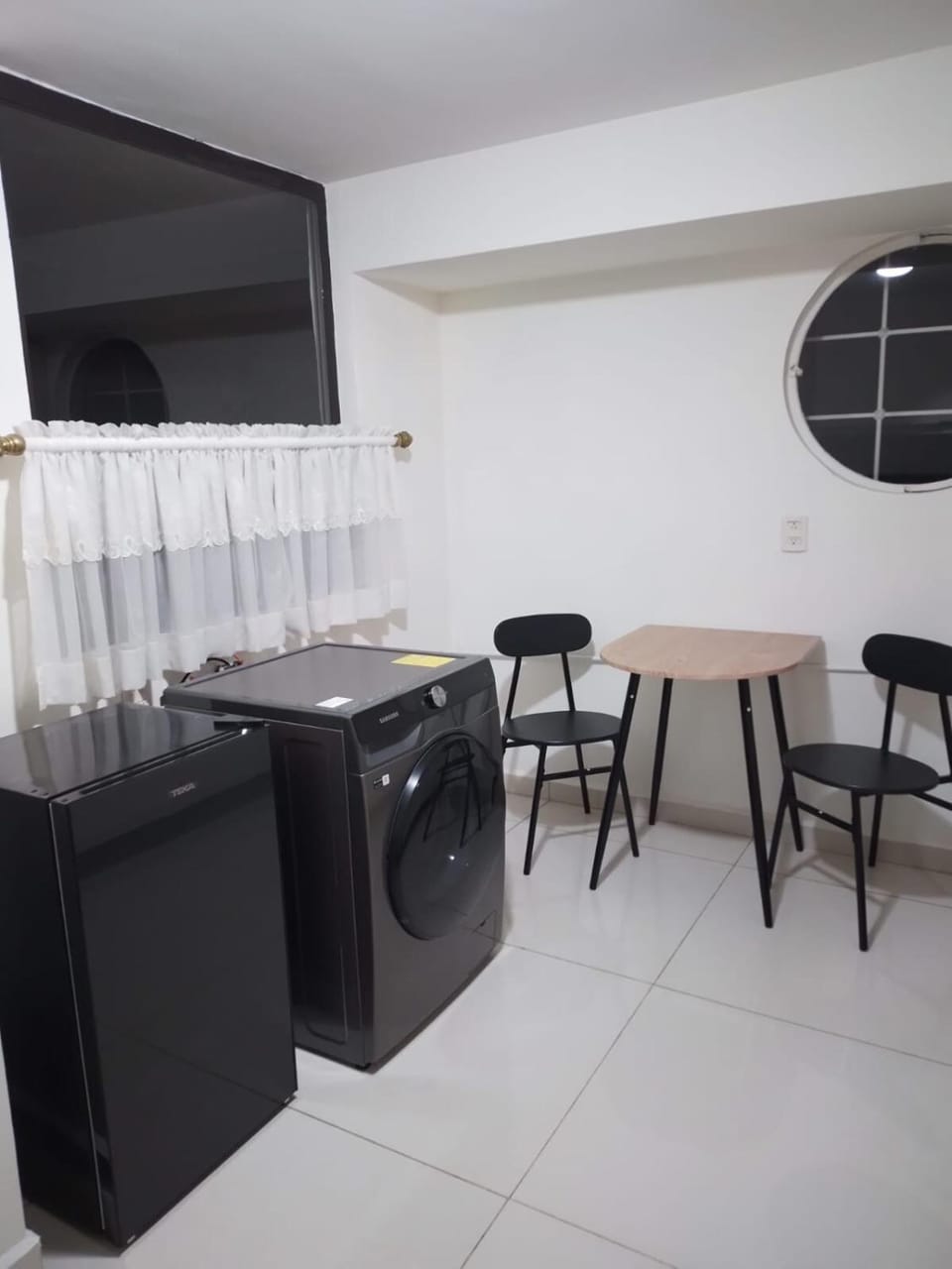 Dining area, minibar