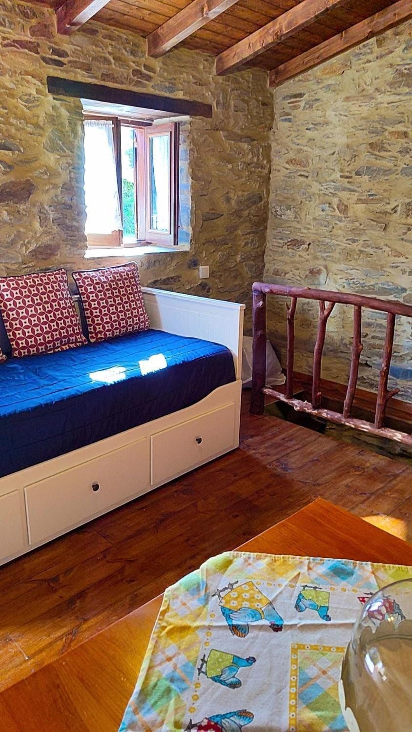 Bed, Living room