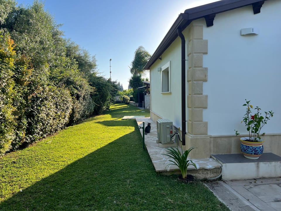 Property building, Spring, Day, Natural landscape, Garden, Garden view
