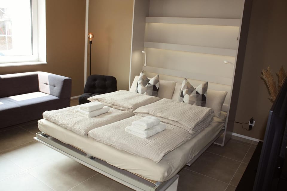 Bed, Photo of the whole room, Seating area, Bedroom, towels