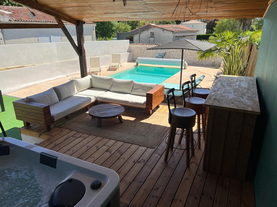 Villa 270 m2 piscine chauffée SPA salle de cinéma 12 pers proche mer House in Nouvelle-Aquitaine