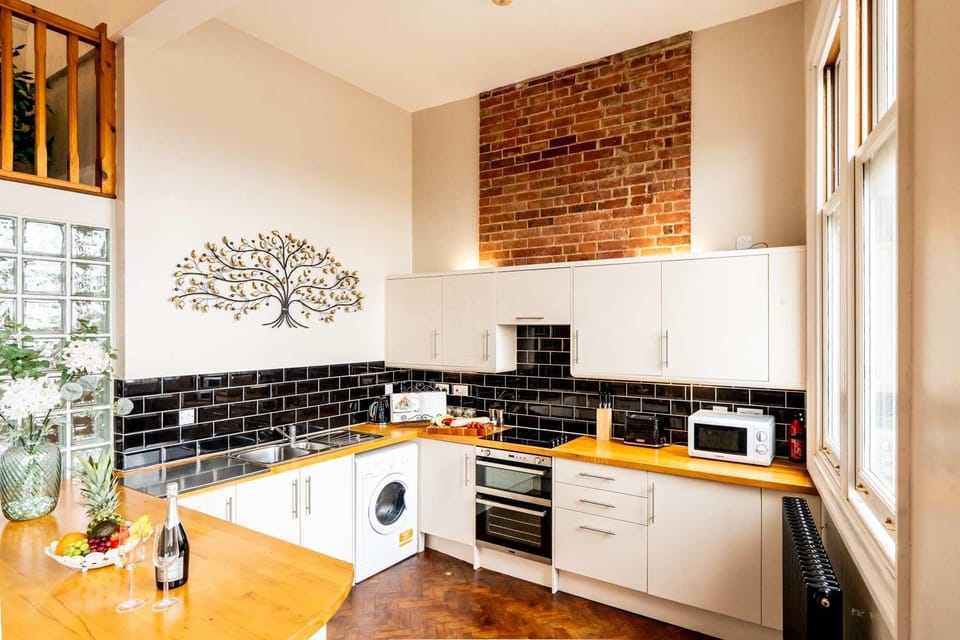 Kitchen or kitchenette, oven, stove, toaster, washing machine