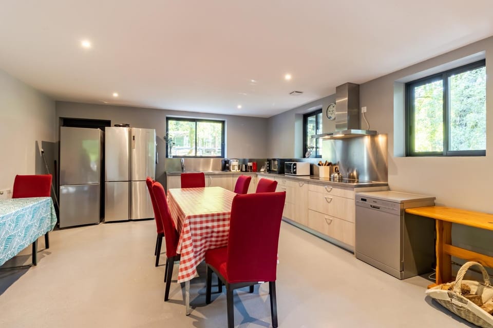 Property building, Kitchen or kitchenette, Living room