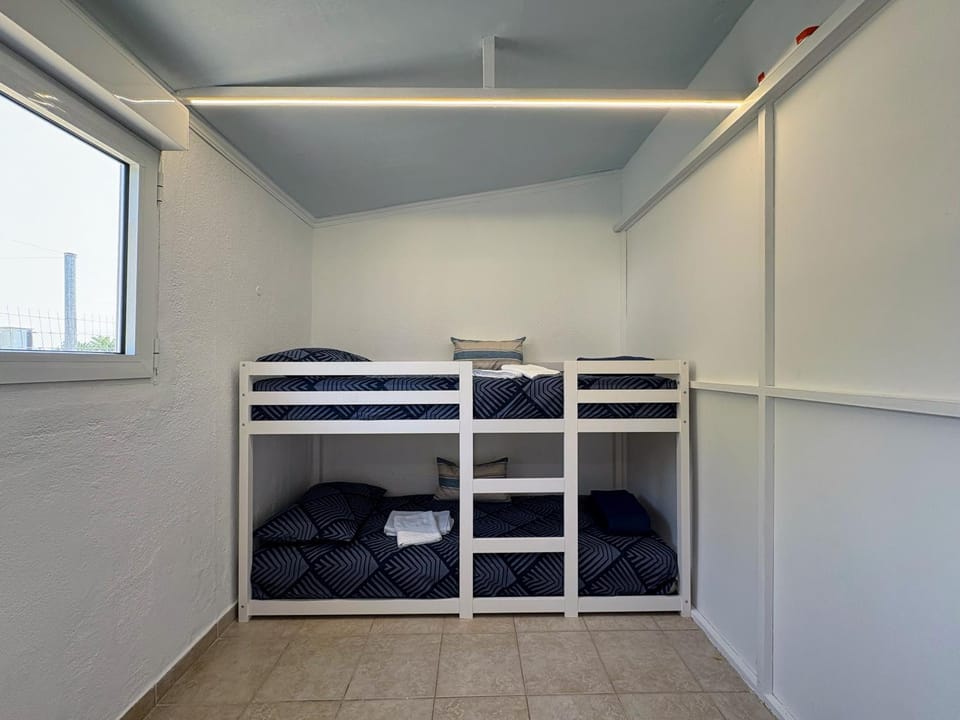 Bedroom, bunk bed