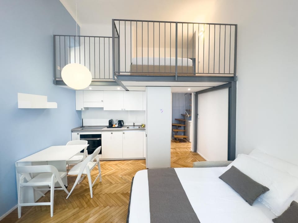 Bed, Kitchen or kitchenette, Dining area