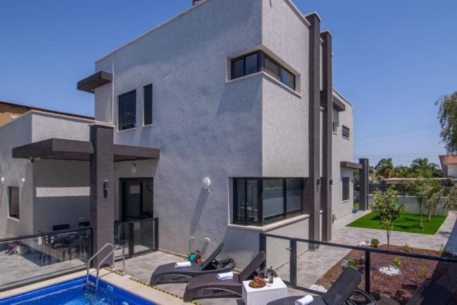 Property building, Patio, Balcony/Terrace, Pool view, Swimming pool