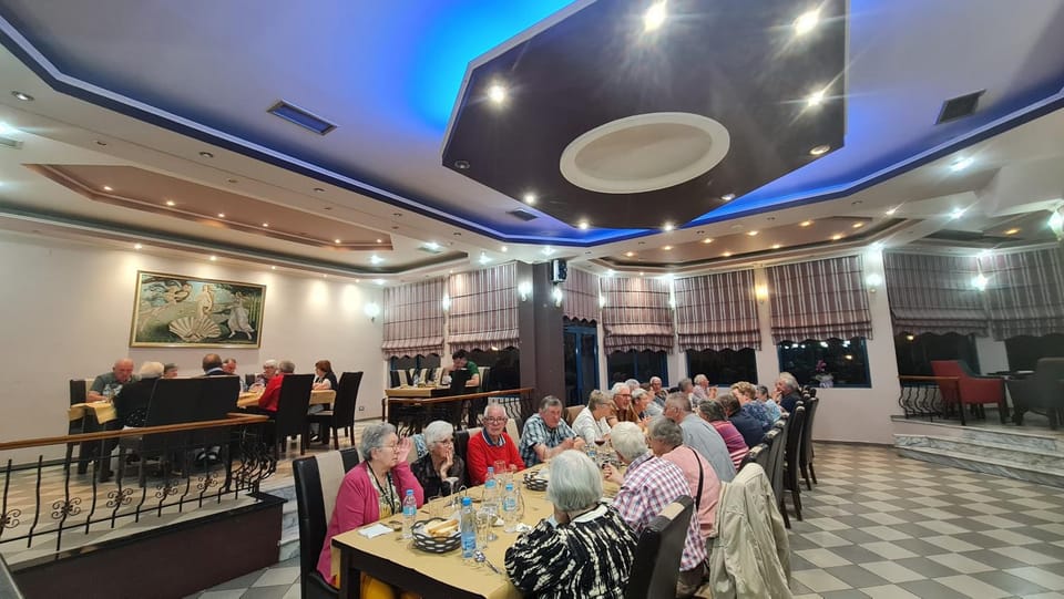 Restaurant/places to eat, Restaurant/places to eat, People, Lounge or bar, Banquet/Function facilities, Seating area