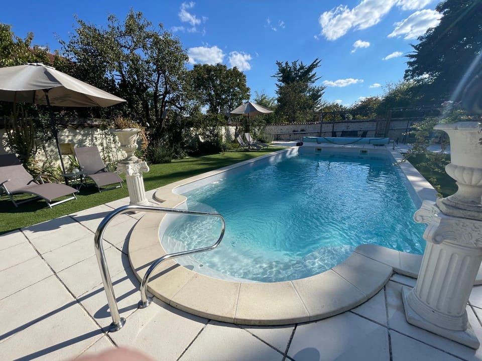 Patio, Pool view, Swimming pool, Swimming pool, sunbed