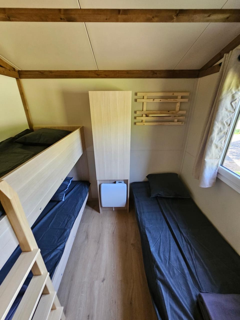 Bed, Photo of the whole room, bunk bed