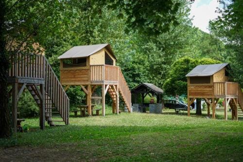 Camping Onlycamp Les Monts du Cantal Campground/ 
RV Resort in Auvergne-Rhône-Alpes