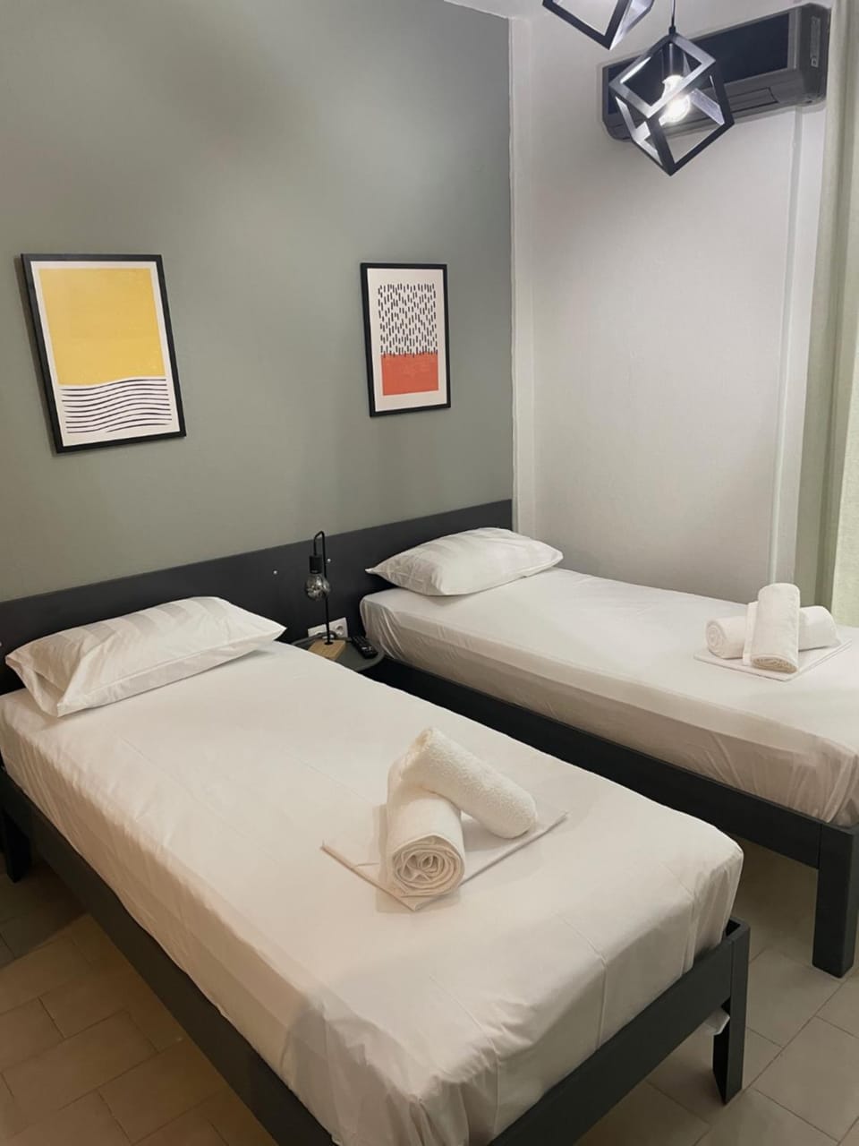 Photo of the whole room, Bedroom, towels