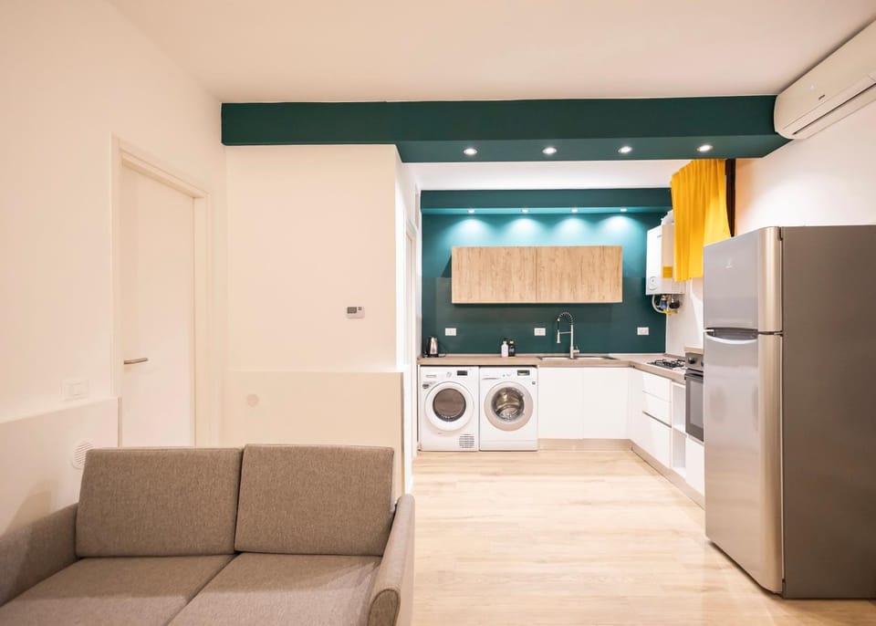 Kitchen or kitchenette, Living room, washing machine, dryer