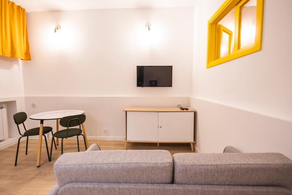TV and multimedia, Living room, Seating area