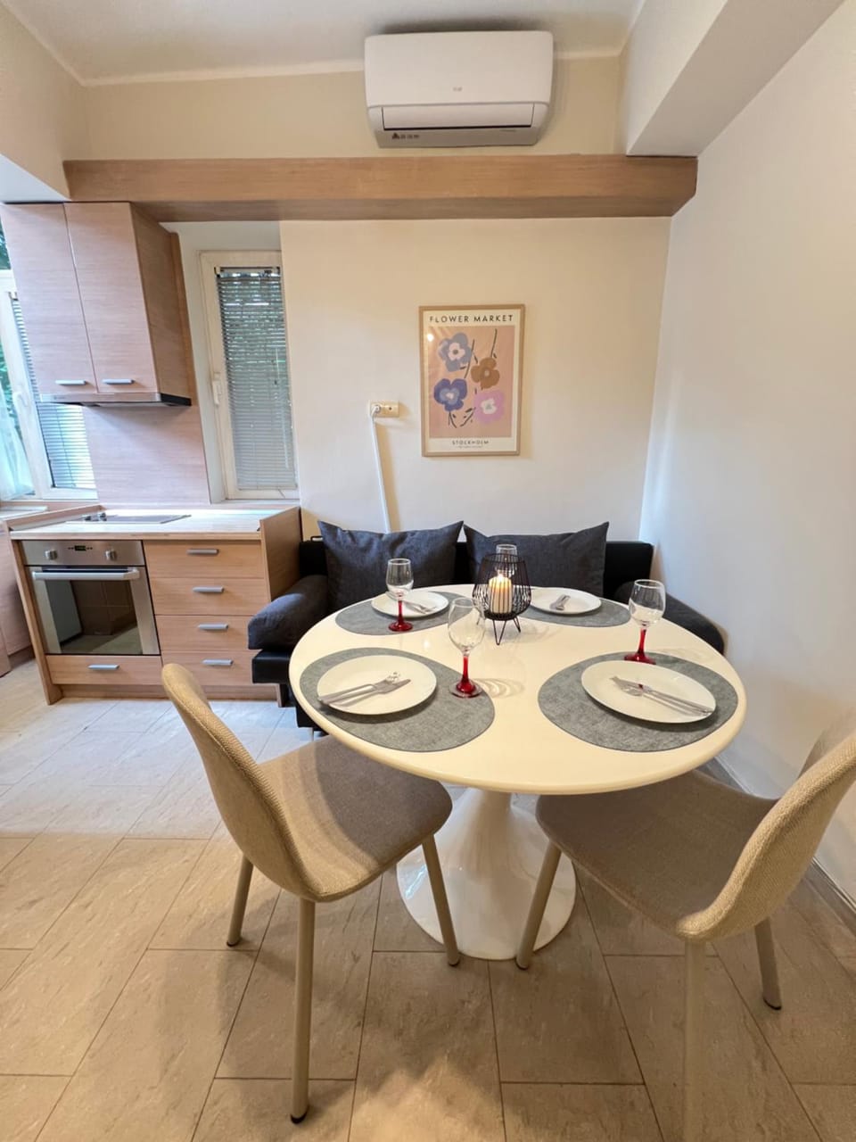 Kitchen or kitchenette, Seating area, Dining area, air conditioner
