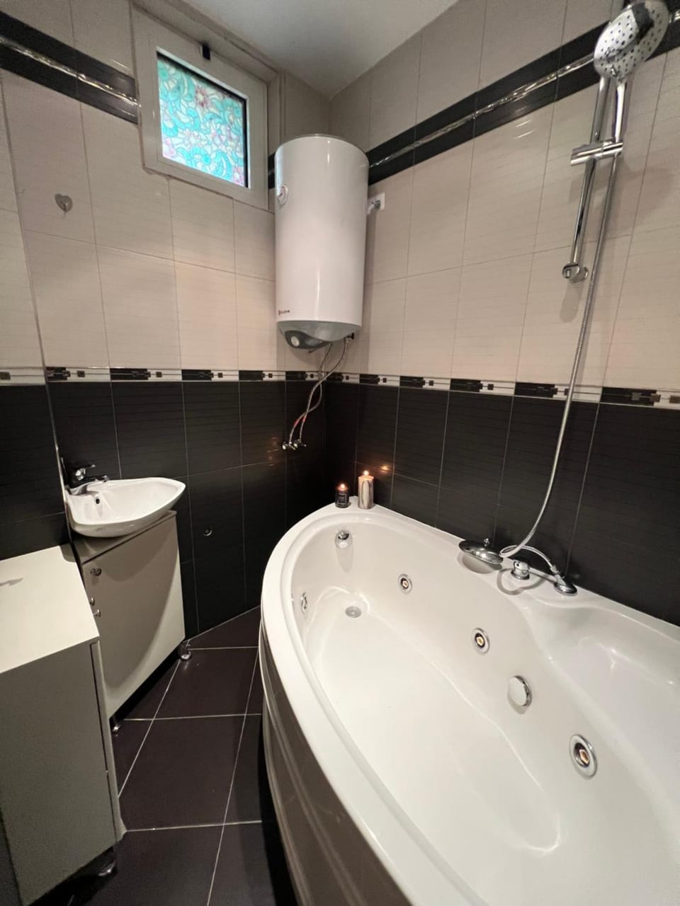 Shower, Hot Tub, Bathroom, Bath