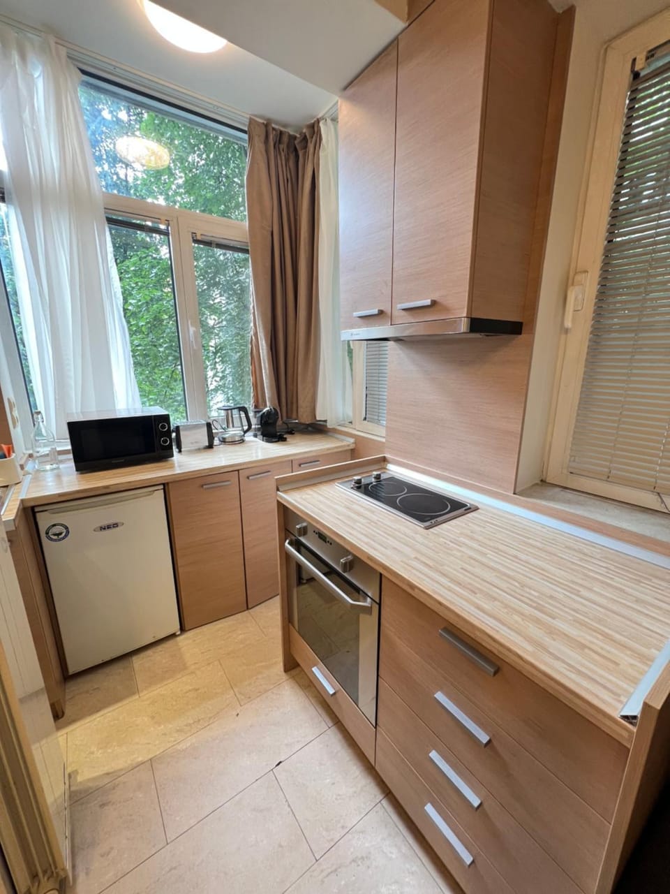 Coffee/tea facilities, Kitchen or kitchenette, microwave, oven, stove, toaster