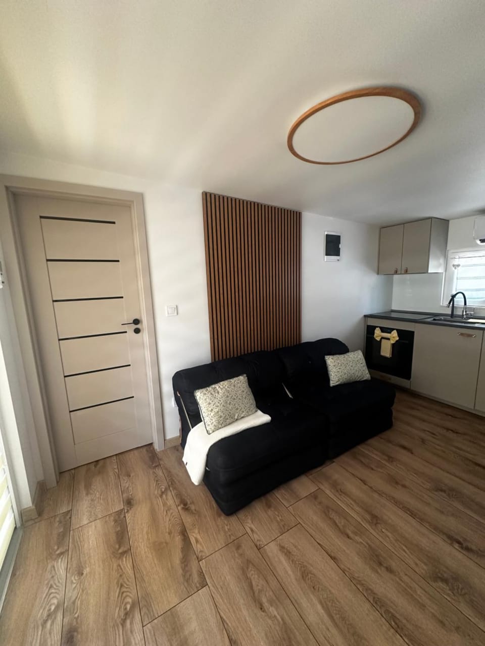 Kitchen or kitchenette, Living room, Seating area