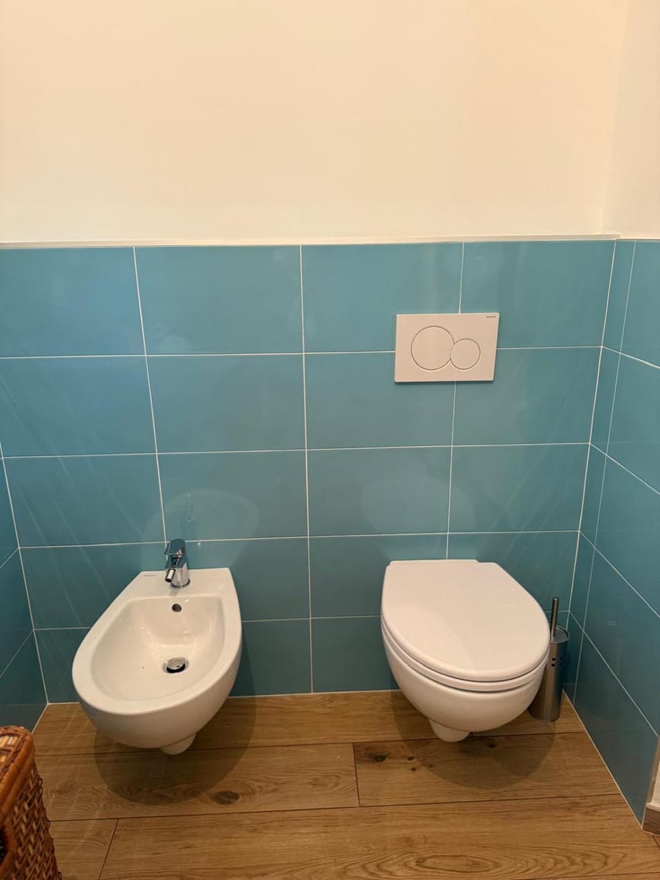 Toilet, bidet