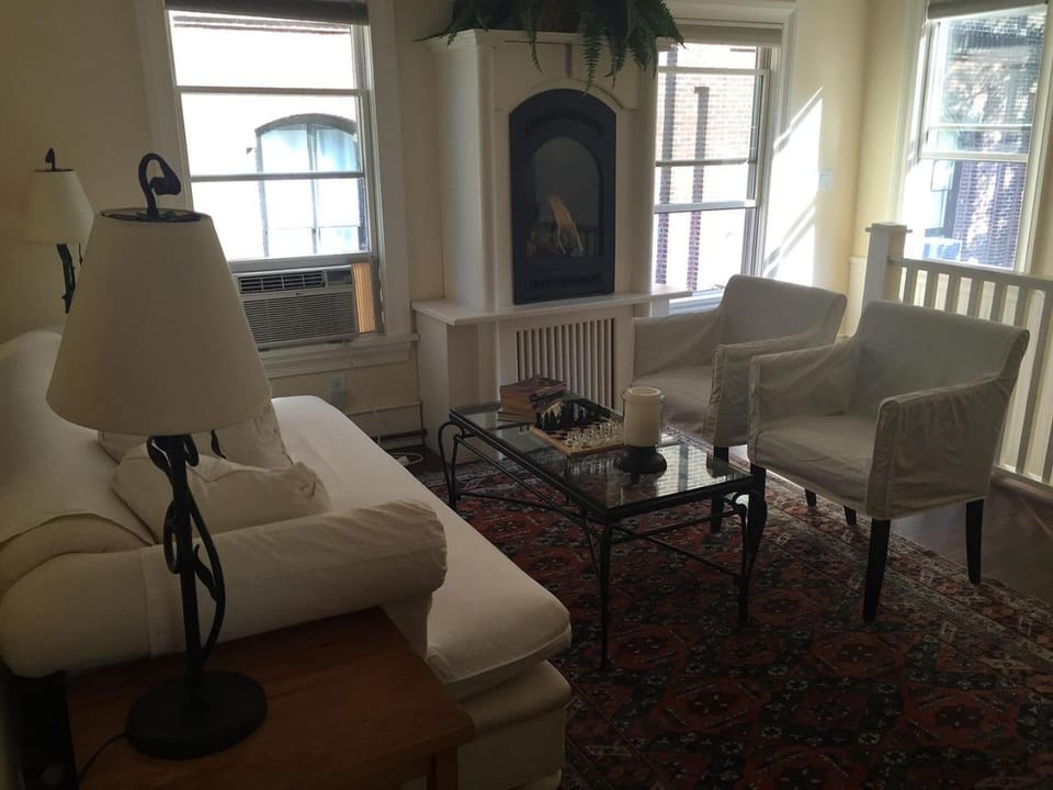 Living room, Photo of the whole room