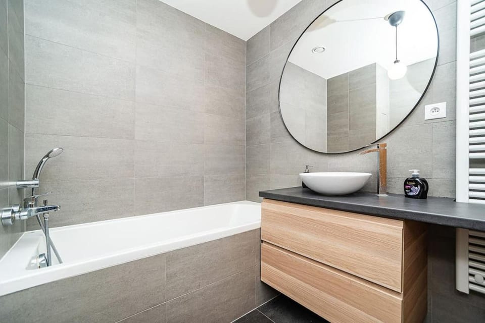 Spacious studio with free parking Apartment in Prague