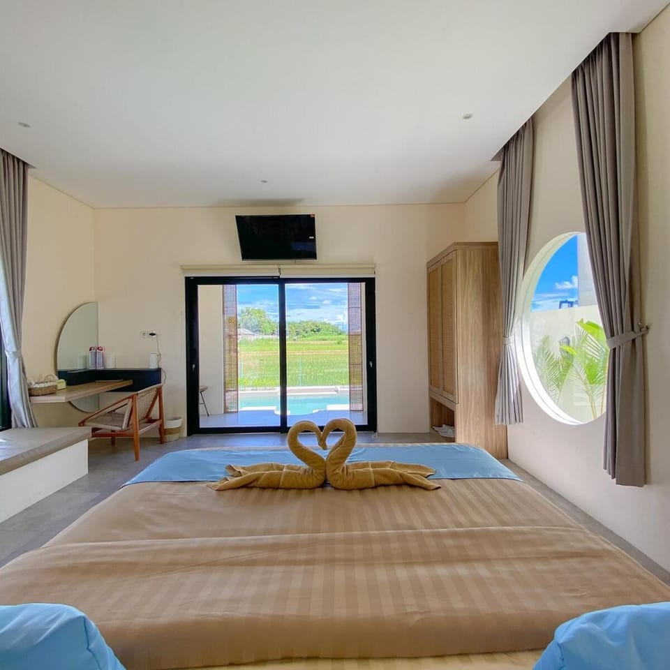 Bed, TV and multimedia, Bedroom
