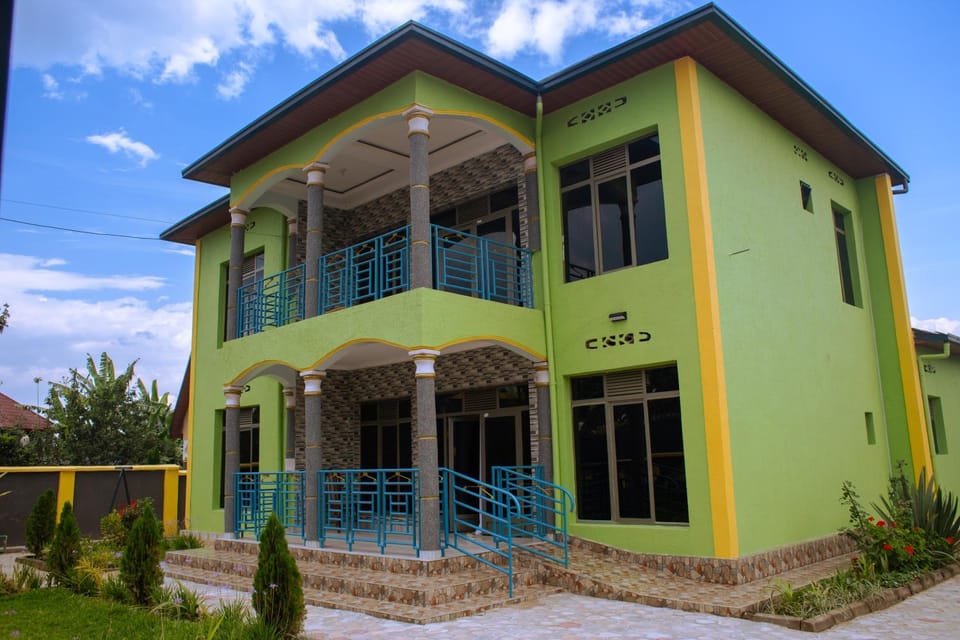 Property building, Day, Balcony/Terrace