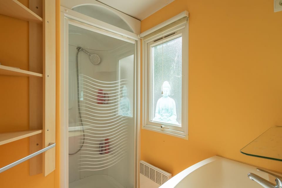 Bathroom, Living room
