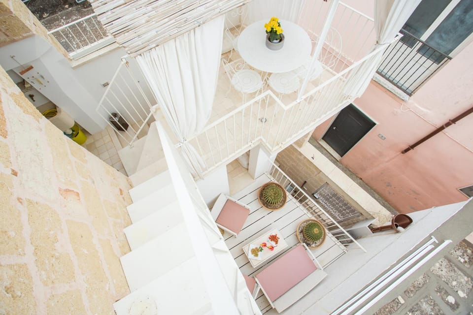 Bird's eye view, Decorative detail
