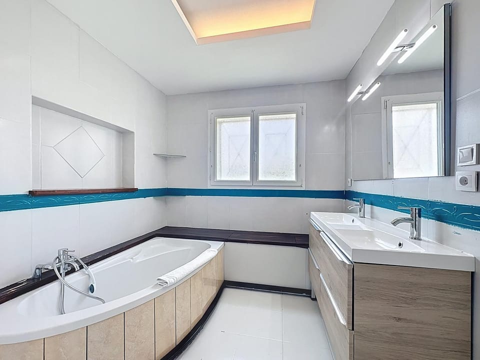 Bathroom, Bath