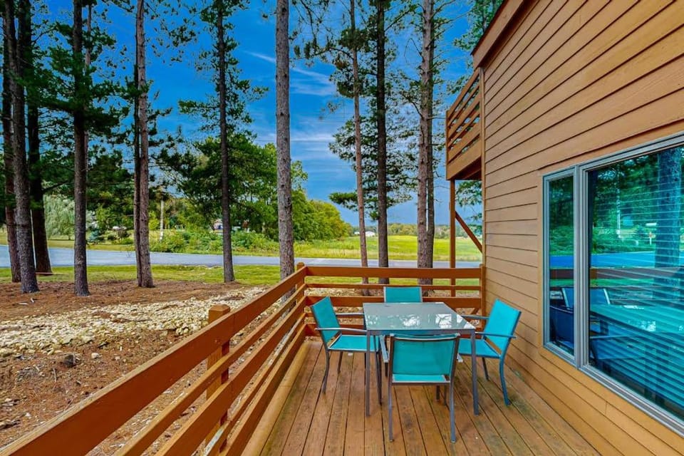 Knotty Pines House in Dellona