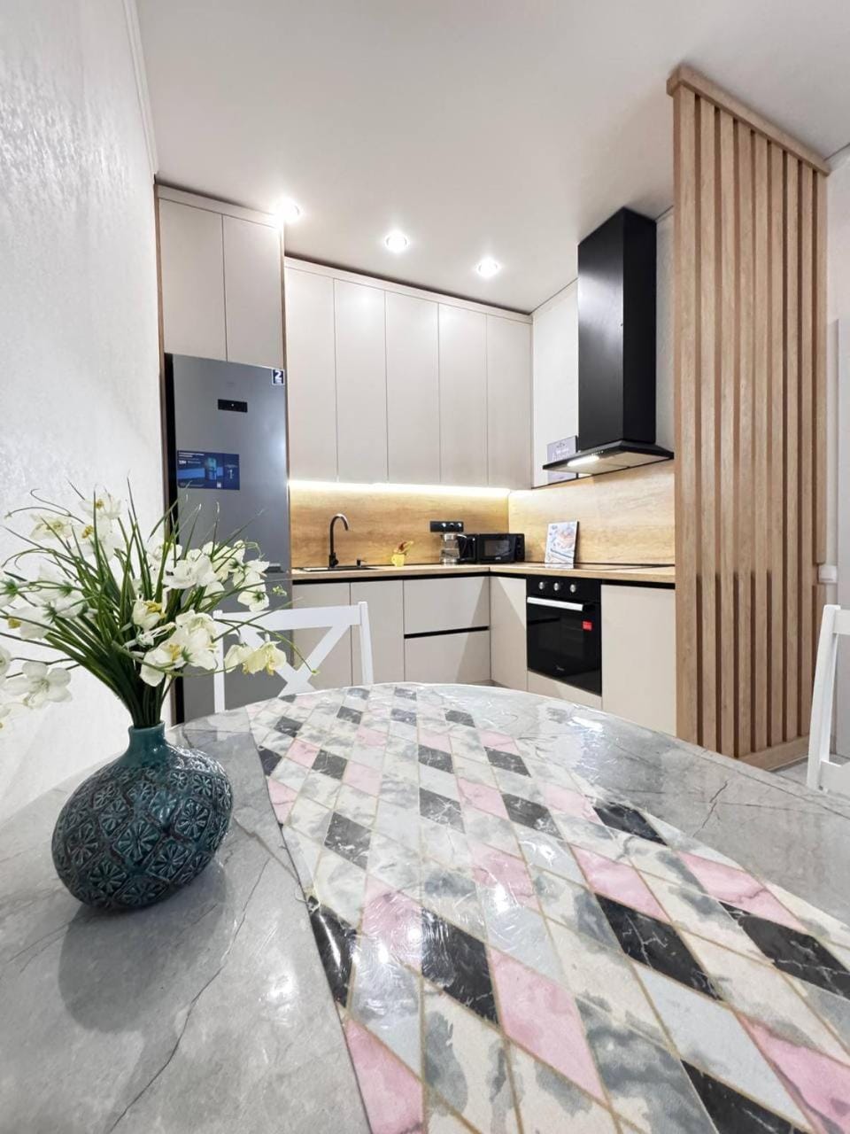 Kitchen or kitchenette, Dining area, oven, stove