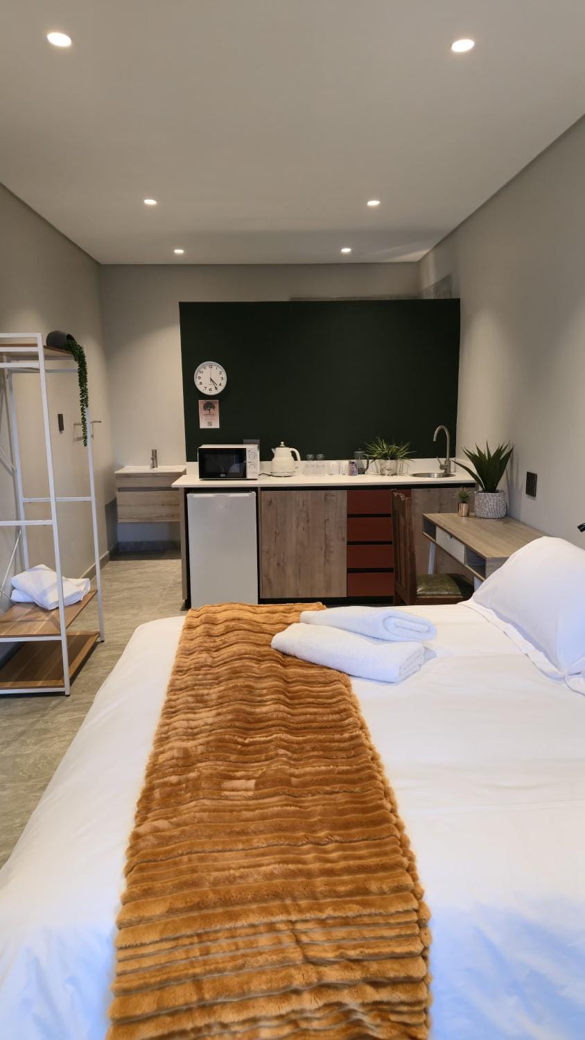 Bed, Kitchen or kitchenette, Photo of the whole room